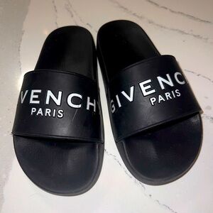 Givenchy Womens Rubber logo sandals slides